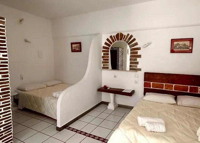 לינה וארוחת בוקר Jasmine Of Cyclades Kini