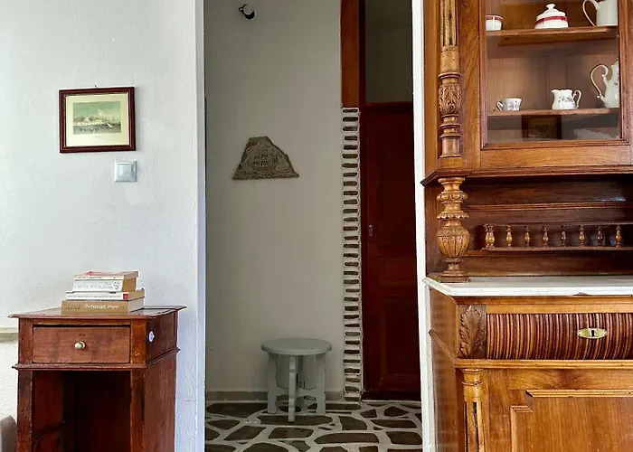 לינה וארוחת בוקר Jasmine Of Cyclades 3*