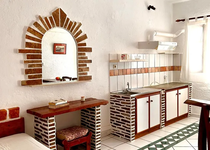 לינה וארוחת בוקר Jasmine Of Cyclades 3*